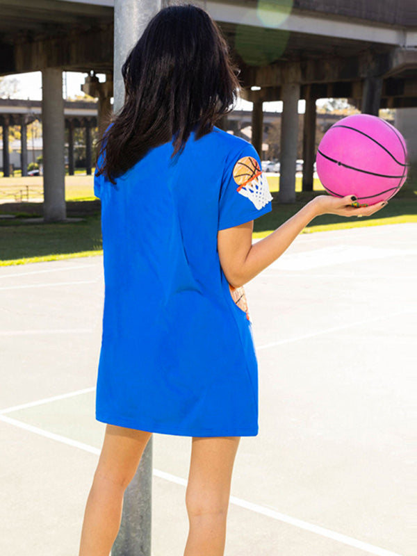 Neues kurzärmliges, mehrfarbiges T-Shirt-Kleid mit Basketball-Paillettenpullover 