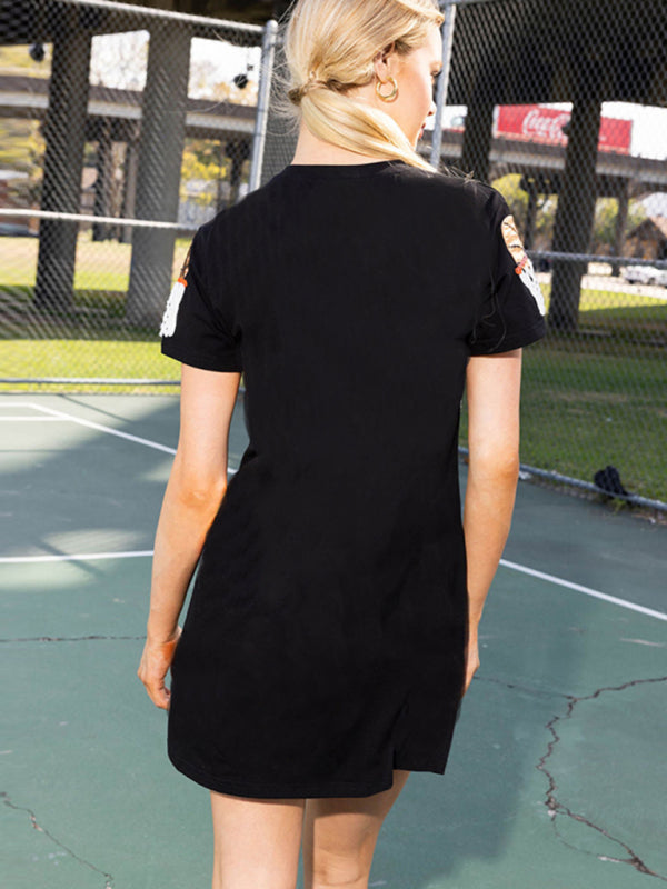 Neues kurzärmliges, mehrfarbiges T-Shirt-Kleid mit Basketball-Paillettenpullover 