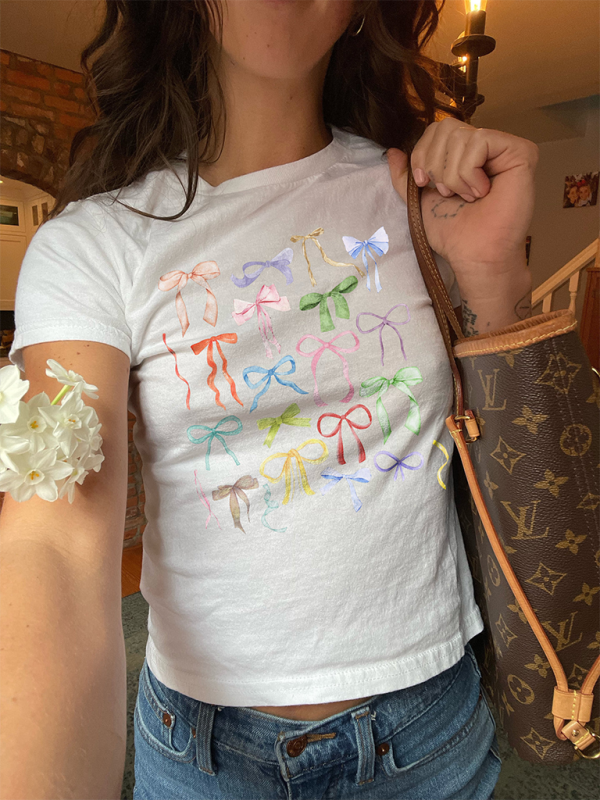 Lässiges, kurzärmliges T-Shirt mit Schleifendruck für Damen, vielseitig einsetzbar 