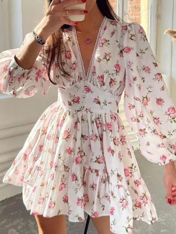 Neues süßes bedrucktes kurzes Spitzenkleid mit V-Ausschnitt