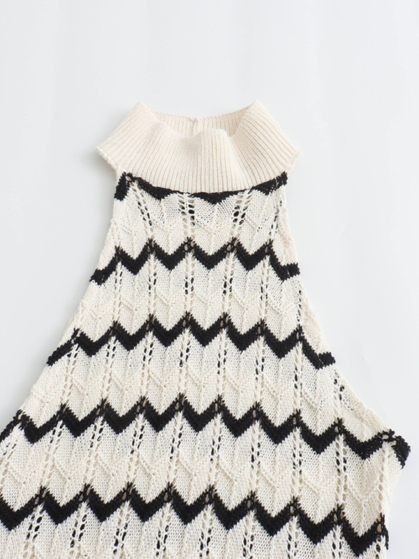 Modisches gestreiftes Strickkleid