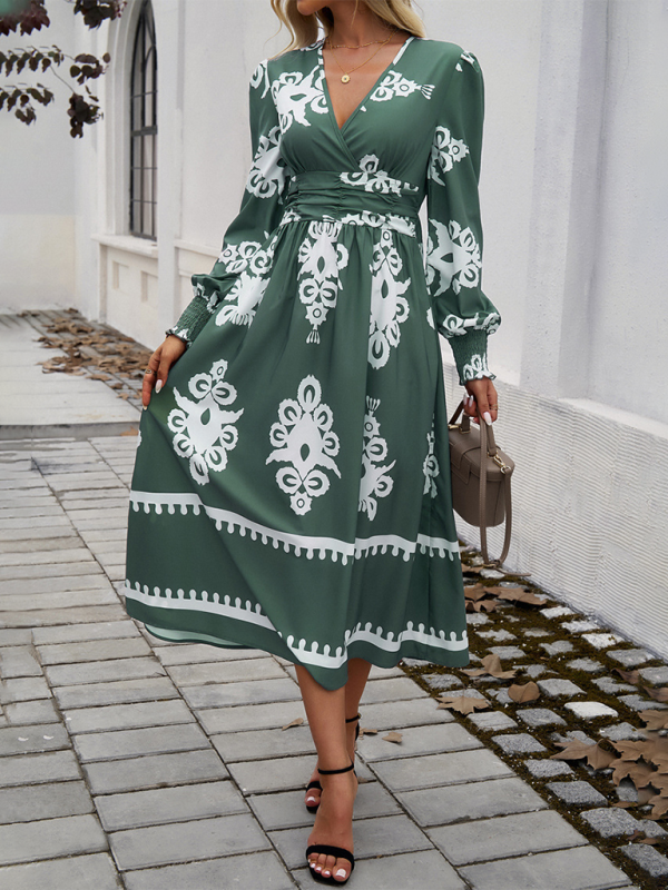 Elegantes Langarmkleid mit V-Ausschnitt und Kontrastfarbdruck