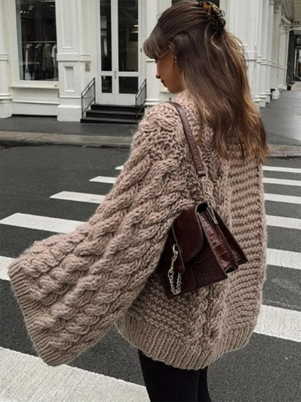 Lockerer Strickpullover mit Rundhalsausschnitt und Glockenärmeln 