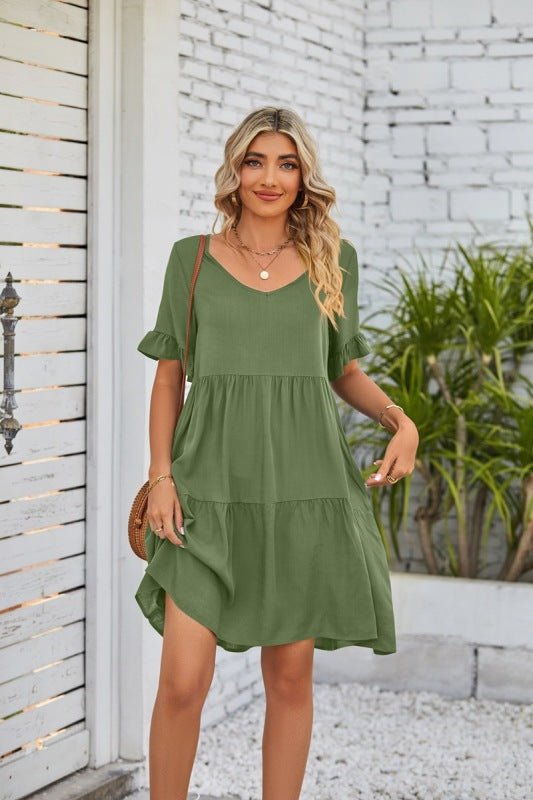 Lässiges, dreilagiges, plissiertes Sommerkleid mit V-Ausschnitt und Babydoll 