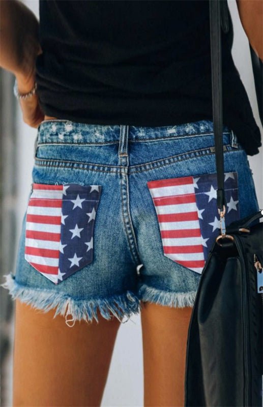 Damen-Jeansshorts mit amerikanischer Flagge und Taschen im Used-Look und ungesäumtem Saum 